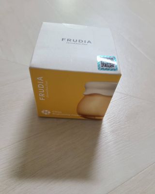 [후르디아] 미백 기능성 감귤 브라이트닝 크림 — 5점을 준 리뷰어가 2021년 4월 올린 사용 사진