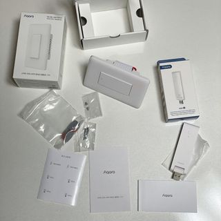 아카라 조명 스위치를 누워서 끄는 방법 (스마트 조명 스위치 2구 + 무선 리모트 스위치 1구 T1, 스마트 허브 E1) — 4.5점을 준 리뷰어가 2021년 11월 올린 사용 사진