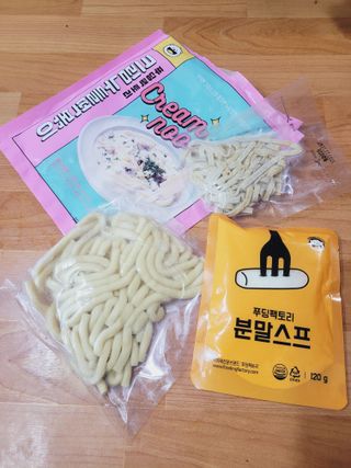 [푸딩팩토리] 로제누들떡볶이 500g / 까르보나라크림누들떡볶이 500g — 4점을 준 리뷰어가 2022년 8월 올린 사용 사진