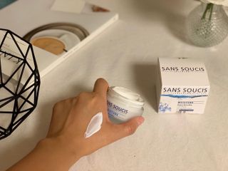 산수시 아쿠아 베네핏 24h 수부지 물광 속건조 수분크림 50ml — 4.5점을 준 리뷰어가 2021년 7월 올린 사용 사진