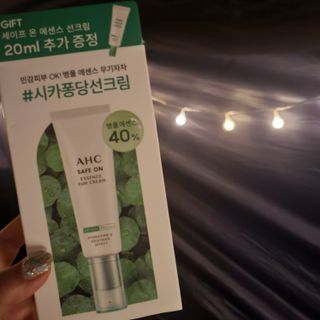 [AHC] 세이프온 에센스 선크림 올리브영 스페셜 증정 기획세트 — 5점을 준 리뷰어가 2022년 6월 올린 사용 사진