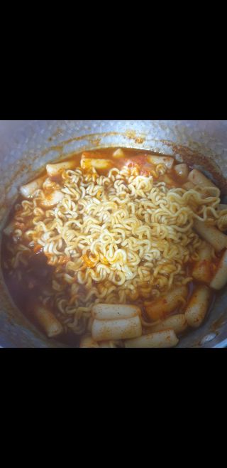 더밥  고추마녀 라볶이 +  나이스미 무설탕 현미후레이크 — 5점을 준 리뷰어가 2021년 10월 올린 사용 사진