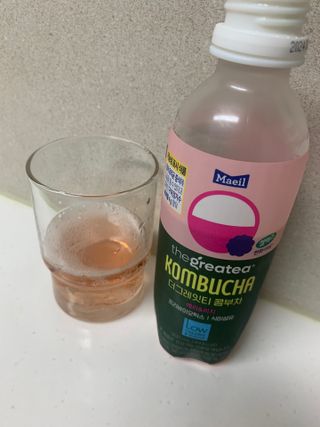 더그레잇티 콤부차 [매일유업] 더그레잇티 44kcal 콤부차 300ml *12개입 (오리지널 6개+베리리치 6개) — 4점을 준 리뷰어가 2023년 7월 올린 사용 사진