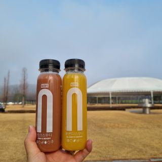 BLENDY'S 핑크 스무디+블론디 스무디 — 5점을 준 리뷰어가 2021년 12월 올린 사용 사진