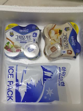 매일바이오 그릭요거트 오리지널 플레인 4개, 로스터리 커피믹스 4개 — 5점을 준 리뷰어가 2021년 12월 올린 사용 사진