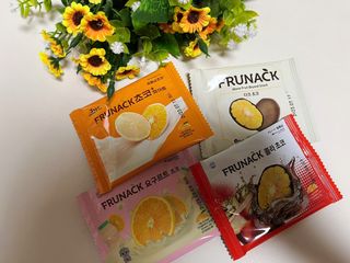 프루낵 제주감귤 초코12봉입 4종(화이트초코,다크초코,요구르트초코,콜라초코)  57.6g(4.8g*12봉입) — 5점을 준 리뷰어가 2022년 10월 올린 사용 사진