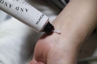 멈칫(MUMCHIT) 넥퍼퓸 NECKPERFUME 2가지 향 — 4.5점을 준 리뷰어가 2021년 11월 올린 사용 사진