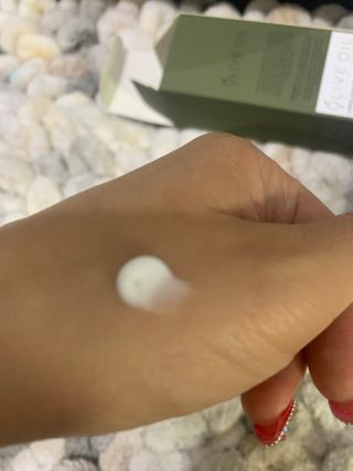 올리브 오일 스킨케어 컴퍼니 [OOSC] 보송보송한 내추럴리 너리시드 핸드크림 125ml — 1.5점을 준 리뷰어가 2021년 5월 올린 사용 사진