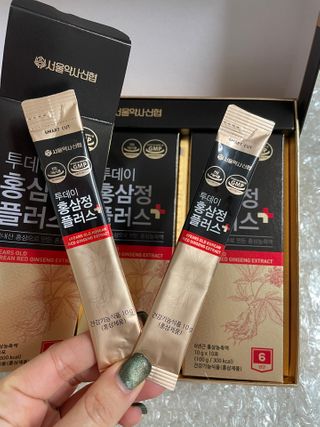 서울약사신협_투데이홍삼정플러스스틱_10g x 30포 — 5점을 준 리뷰어가 2021년 3월 올린 사용 사진