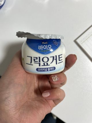 매일바이오 그릭요거트 오리지널 플레인 4개, 로스터리 커피믹스 4개 — 4.5점을 준 리뷰어가 2021년 12월 올린 사용 사진