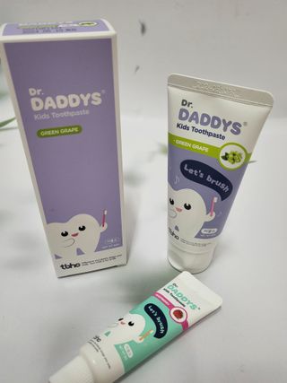 닥터데디스 안심저불소 키즈치약 (라즈베리, 청포도향 중 택 1) 60g +  여행용 미니 치약 15g — 5점을 준 리뷰어가 2022년 7월 올린 사용 사진