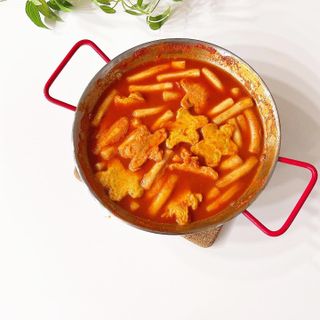 빨간키트 떡볶이 밀키트 2~3인분 매운맛 국물 떡볶이 만들기 쉬운 황금 레시피 분말 소스로 간편한 요리 — 5점을 준 리뷰어가 2021년 8월 올린 사용 사진