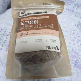 도그퓨어 피부와모질/혼합유산균/글루코사민 유기농 로스팅 사료 — 5점을 준 리뷰어가 2021년 10월 올린 사용 사진