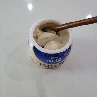 매일바이오 그릭요거트 오리지널 플레인 4개, 로스터리 커피믹스 4개 — 5점을 준 리뷰어가 2021년 12월 올린 사용 사진