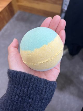소담스퀘어 상암 Evreryday Bath Bomb Day7(에브리데이 배쓰밤 데이7) / 7종 중 2종 랜덤발송 — 5점을 준 리뷰어가 2022년 11월 올린 사용 사진