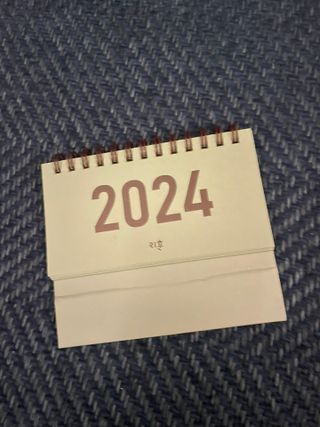 리훈 2024년달력 언더모니터 미니 탁상달력 — 5점을 준 리뷰어가 2023년 10월 올린 사용 사진