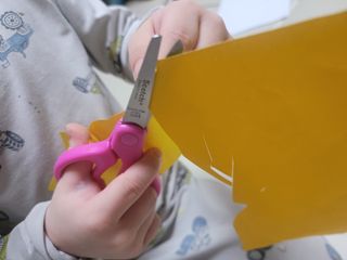 3M 스카치 어린이 양손 가위 블루/핑크색상 + 어린이 양면테이프 — 5점을 준 리뷰어가 2024년 3월 올린 사용 사진