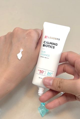 리더스코스메틱 리더스 카밍 바이오틱스 선 에센스 SPF 50+ PA++++ — 4.5점을 준 리뷰어가 2022년 6월 올린 사용 사진