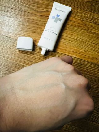바노바기 코스메틱 바노바기 밀크씨슬 리페어 시카 선스크린 플러스 50ml — 4.5점을 준 리뷰어가 2023년 3월 올린 사용 사진