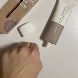 [후르디아] 끈적임 없는 착한성분 비건  핸드크림 3종 — 5점을 준 리뷰어가 2023년 12월 올린 사용 사진