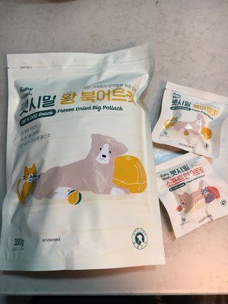 [펫시밀] 원물그대로 영양듬뿍 동결건조 왕북어트릿300g,왕치킨트릿400g,열빙어트릿300g 대용량 간식 — 5점을 준 리뷰어가 2023년 5월 올린 사용 사진