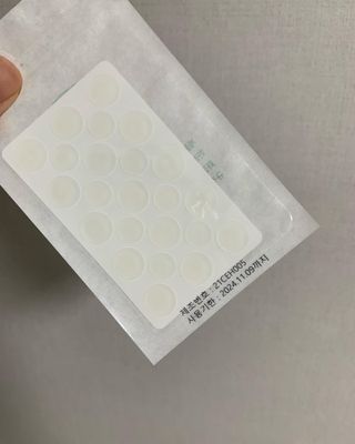 올리브영 엘라밴드 하이드로 도트 스팟패치 12mm, 티트리 — 5점을 준 리뷰어가 2022년 10월 올린 사용 사진