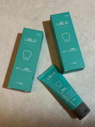 치과에서 쓰는 치약 _ 라벨제로 저불소 꼬마, 키즈, 유아, 베이비, 주니어 안전한 어린이치약 — 5점을 준 리뷰어가 2022년 10월 올린 사용 사진