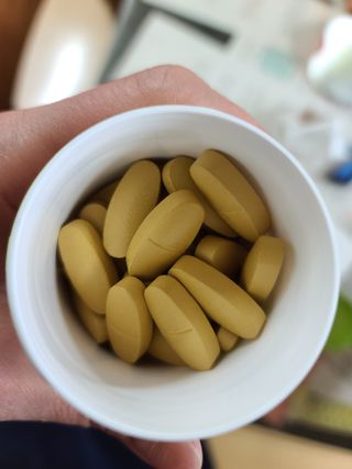 Swisse 스위스 고함량 밀크씨슬 35,000mg 60정 — 5점을 준 리뷰어가 2021년 11월 올린 사용 사진