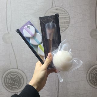 [툴앤썸] 메이크업 브러시로 바르고 호빵 스펀지로 클렌징하는 A-Z 뷰티툴 5종 — 4점을 준 리뷰어가 2021년 1월 올린 사용 사진