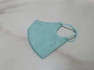 [블루 본 아이노우] 유아용 컬러마스크 40 PCS SET 2중 택 1 — 5점을 준 리뷰어가 2021년 4월 올린 사용 사진
