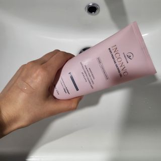 오투에니원 인컨보 바디 퍼퓸 샤워 젤 200ml — 5점을 준 리뷰어가 2023년 1월 올린 사용 사진