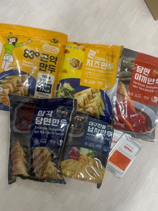 (주)성경순만두 곤약만두.콘치즈만두,삼각당면만두,당면 야끼만두,대구전통 납작만두,떡뽁이 매콤소스,달콤소스 — 5점을 준 리뷰어가 2023년 4월 올린 사용 사진
