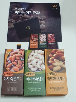 짜먹는 이지견과 짜먹는 이지아몬드, 짜먹는 이지허니피넛, 짜먹는 이지캐슈넛 각 10g X  10포 — 4점을 준 리뷰어가 2021년 3월 올린 사용 사진