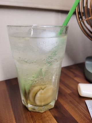 몽베스트 Montbest with Sparkling water Plain 20병 — 4.5점을 준 리뷰어가 2021년 11월 올린 사용 사진
