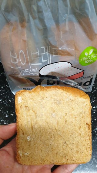 롯데제과 Vbread 포카치아식빵1개 + 미니식빵 1개 + 머핀 2개 세트 — 4점을 준 리뷰어가 2021년 9월 올린 사용 사진