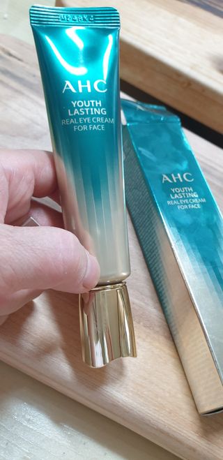 [NEW 탄력유턴 아이크림] AHC 유스 래스팅 리얼 아이크림 포 페이스 — 5점을 준 리뷰어가 2021년 4월 올린 사용 사진