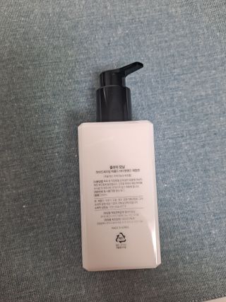 줄라이 모닝 _ JULY MORNING 줄라이모닝 하이드레이팅 퍼퓸드 바디앤핸드 에멀젼 — 3점을 준 리뷰어가 2022년 3월 올린 사용 사진