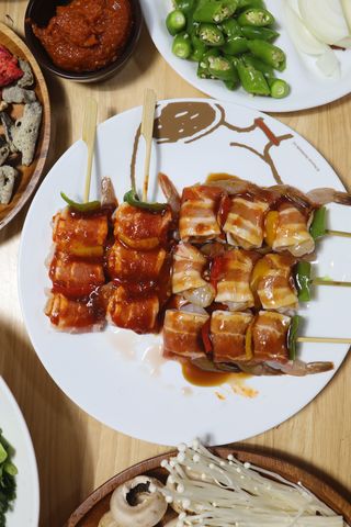 [다물꼬치] 삼겹새우롤꼬치 5개입 350g  + 데리야끼소스 120g + 매운고추소스 120g — 5점을 준 리뷰어가 2021년 12월 올린 사용 사진