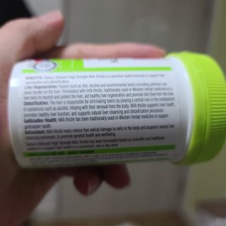 Swisse 스위스 고함량 밀크씨슬 35,000mg 60정 — 5점을 준 리뷰어가 2021년 11월 올린 사용 사진