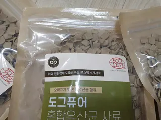 도그퓨어 피부와모질/혼합유산균/글루코사민 유기농 로스팅 사료 — 5점을 준 리뷰어가 2021년 9월 올린 사용 사진