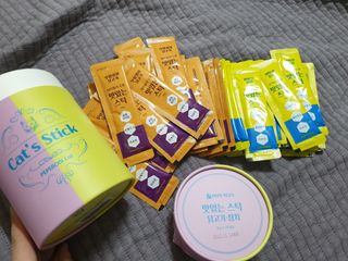 페페로니 맛있는 스틱 - 무항생제 닭고기 15개 + 원양선 참치 15개 — 5점을 준 리뷰어가 2021년 8월 올린 사용 사진