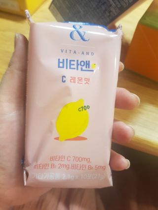 비타앤C 레몬맛, 망고맛 — 5점을 준 리뷰어가 2021년 4월 올린 사용 사진