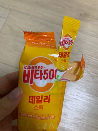 광동생활건강 [광동] 제니비타민C 비타500데일리스틱 180포+제니등신대+제니스티커 — 5점을 준 리뷰어가 2021년 12월 올린 사용 사진