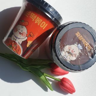 유비쿡 컵떡볶이 매운컵떡볶이2개/ 짜장컵떡볶이 2개  총 4개세트 — 5점을 준 리뷰어가 2021년 2월 올린 사용 사진