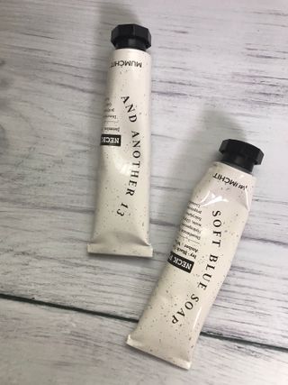 멈칫(MUMCHIT) 넥퍼퓸 NECKPERFUME 2가지 향 — 5점을 준 리뷰어가 2021년 12월 올린 사용 사진