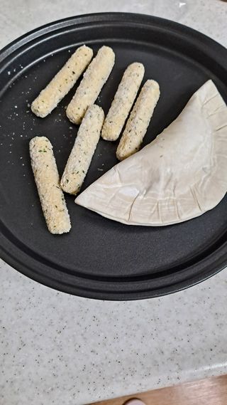 디케이식품(주) 고르곤졸라&모짜렐라 치즈스틱 400g — 4점을 준 리뷰어가 2023년 3월 올린 사용 사진
