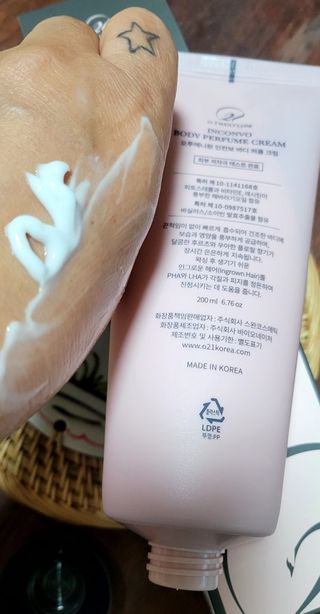 오투에니원 인컨보 바디 퍼퓸 크림 200ml — 5점을 준 리뷰어가 2023년 1월 올린 사용 사진