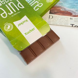 당류2g 자일리톨로 단맛을낸 슈카 퓨어비건 무설탕초콜릿 Xucker vegan 2개입 — 5점을 준 리뷰어가 2021년 4월 올린 사용 사진