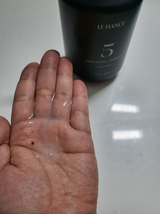 르핸스 퍼포밍 5 샴푸 비반트 포렛/베티버 포그 — 5점을 준 리뷰어가 2023년 2월 올린 사용 사진
