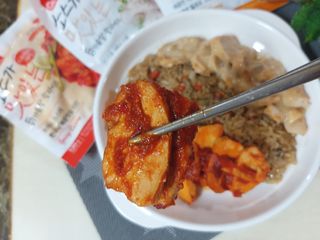 굽네몰 [굽네] 소스가 맛있는 닭가슴살 슬라이스 4종 — 5점을 준 리뷰어가 2021년 11월 올린 사용 사진